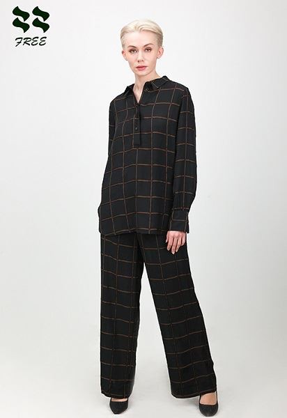 ohlapne hlače in srajca